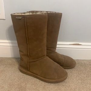 women size 10 bearpaw winter boots.